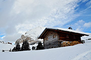 Our alpine dairy on the Alpe di Siusi in the winter with the Sasso Piatto and the mountain guest-house Zallinger